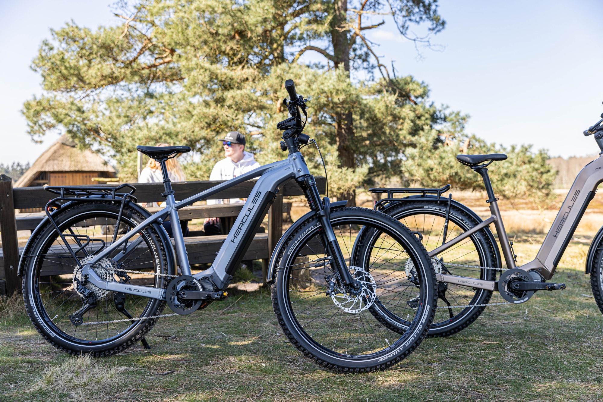 Entdecken Sie das Hercules NOS-SUV-2.2 E-Bike in action. Perfekt für Abenteuer und Geländefahrten mit robustem Desi