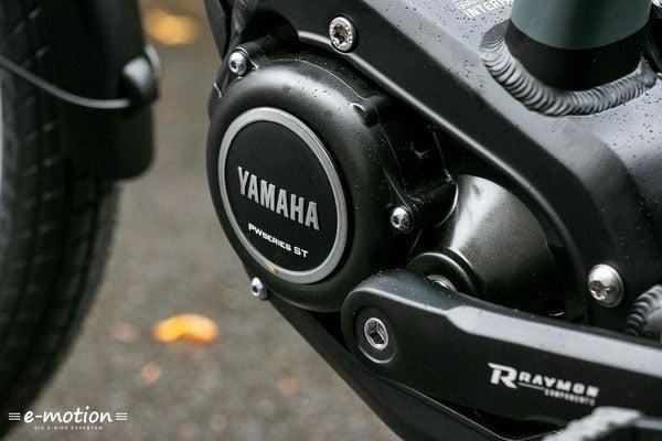 Nahaufnahme eines Yamaha E-Bike Motors bei Regen