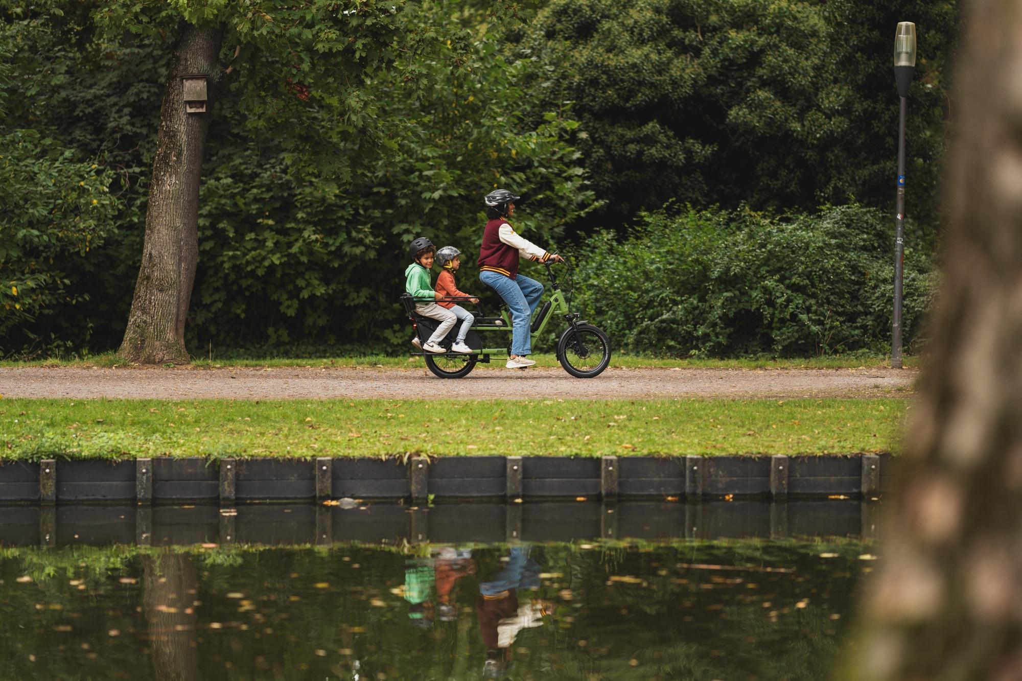 Entdecken Sie das VELO DE VILLE LOADY Family E-Bike für komfortable Familienausflüge. Perfekt für Stadt und Natur.