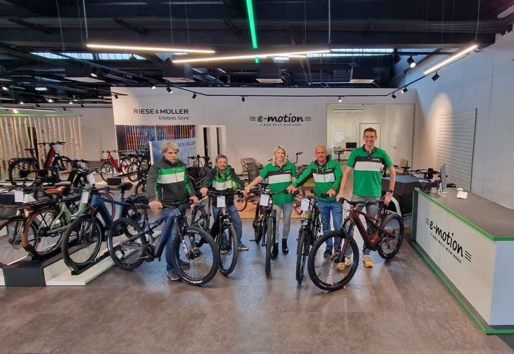 E-Bike Ausstellung bei e-motion mit Riese & Müller Modellen