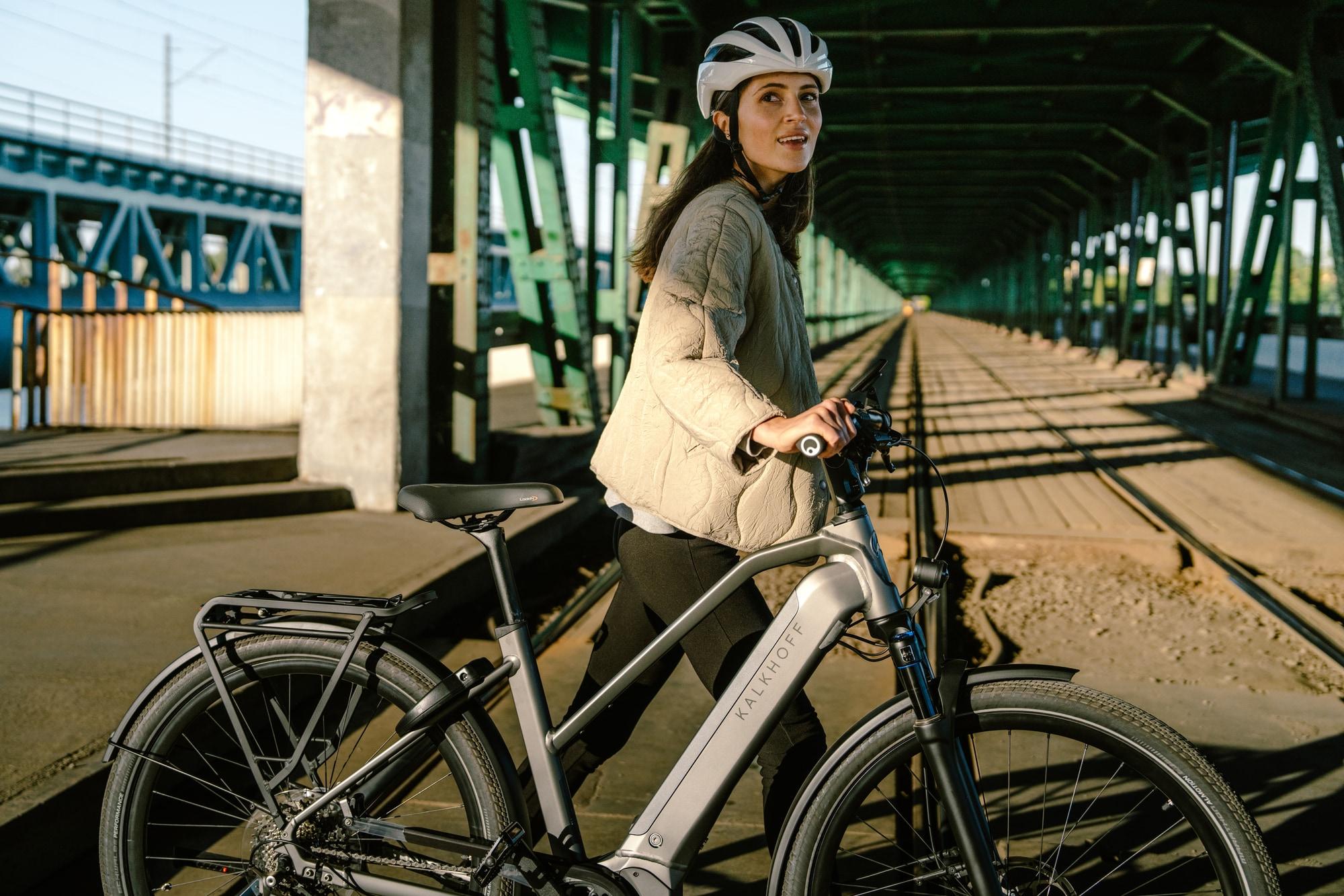Entdecken Sie das stilvolle Kalkhoff E-Bike, ideal für Stadtfahrten. Perfekte Kombination aus Eleganz und Funktiona
