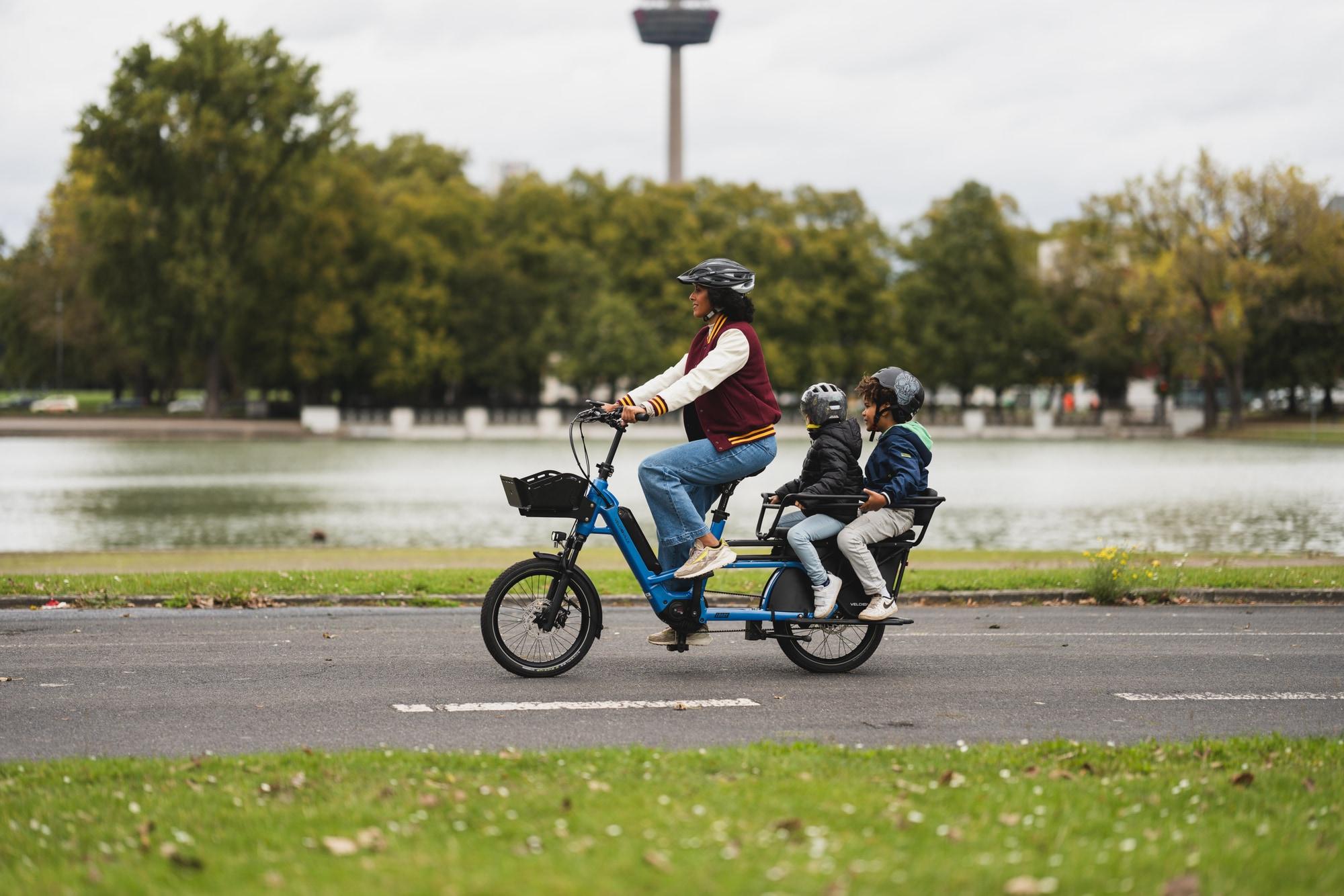 Erleben Sie das Velo de Ville Loady Family E-Bike – perfekt für familienfreundliche Fahrten in der Stadt mit zuverl