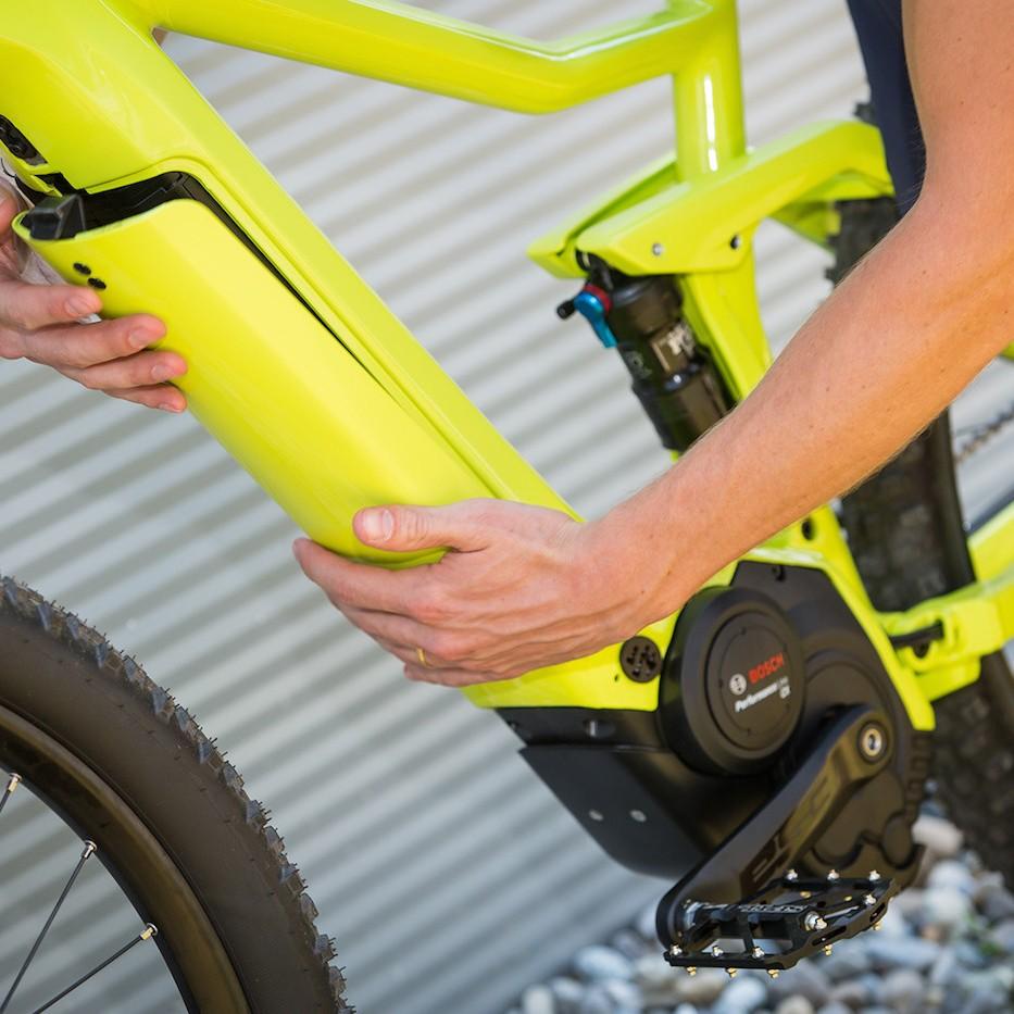 Erleben Sie das Bosch E-Bike mit herausnehmbarem gelbem Akku. Perfekte Kombination aus Stil und Funktionalität für