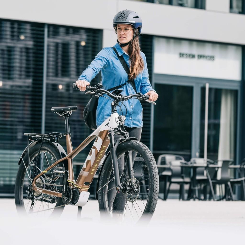 Entdecken Sie das stilvolle Husqvarna Gran Tourer 4 E-Bike. Ideal für urbane Abenteuer mit außergewöhnlichem Design