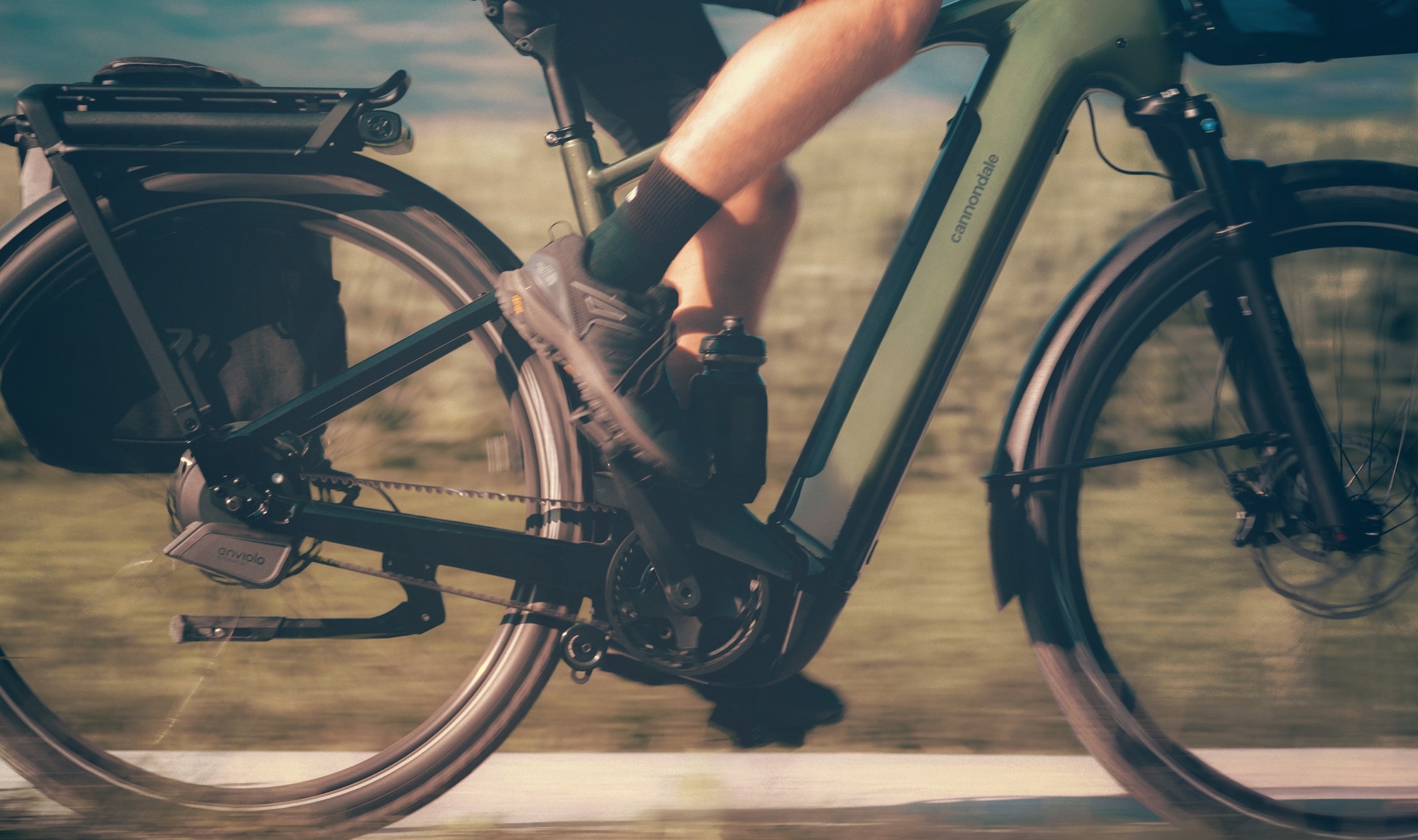 Erleben Sie das Cannondale Tesoro 2024: Modernes Design und Technik für ultimative Fahrfreude auf jedem Terrain.