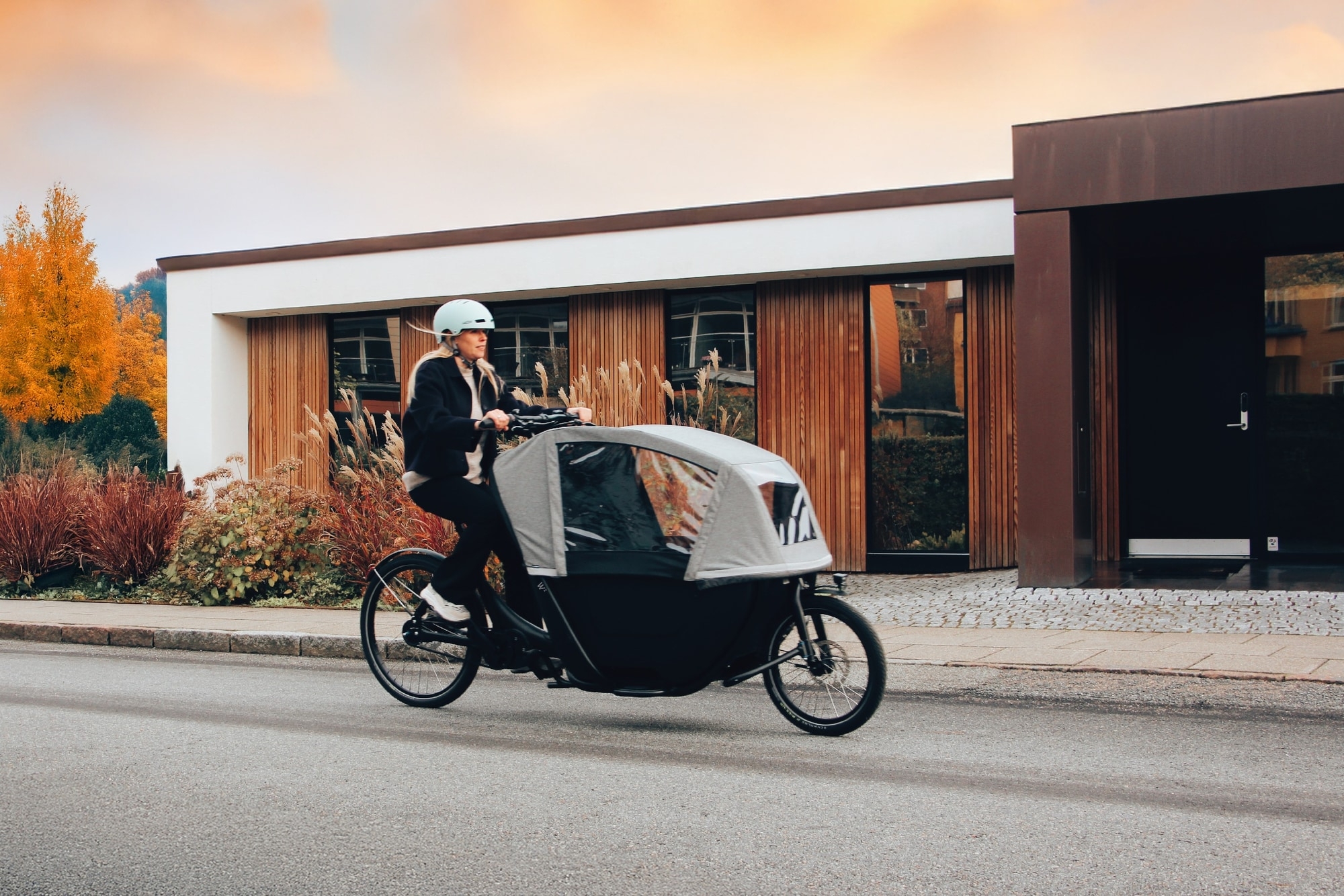 Entdecken Sie das Winther W2 Lastenrad, ideal fĂĽr umweltfreundlichen Transport in der Stadt. Perfekt fĂĽr Familie un