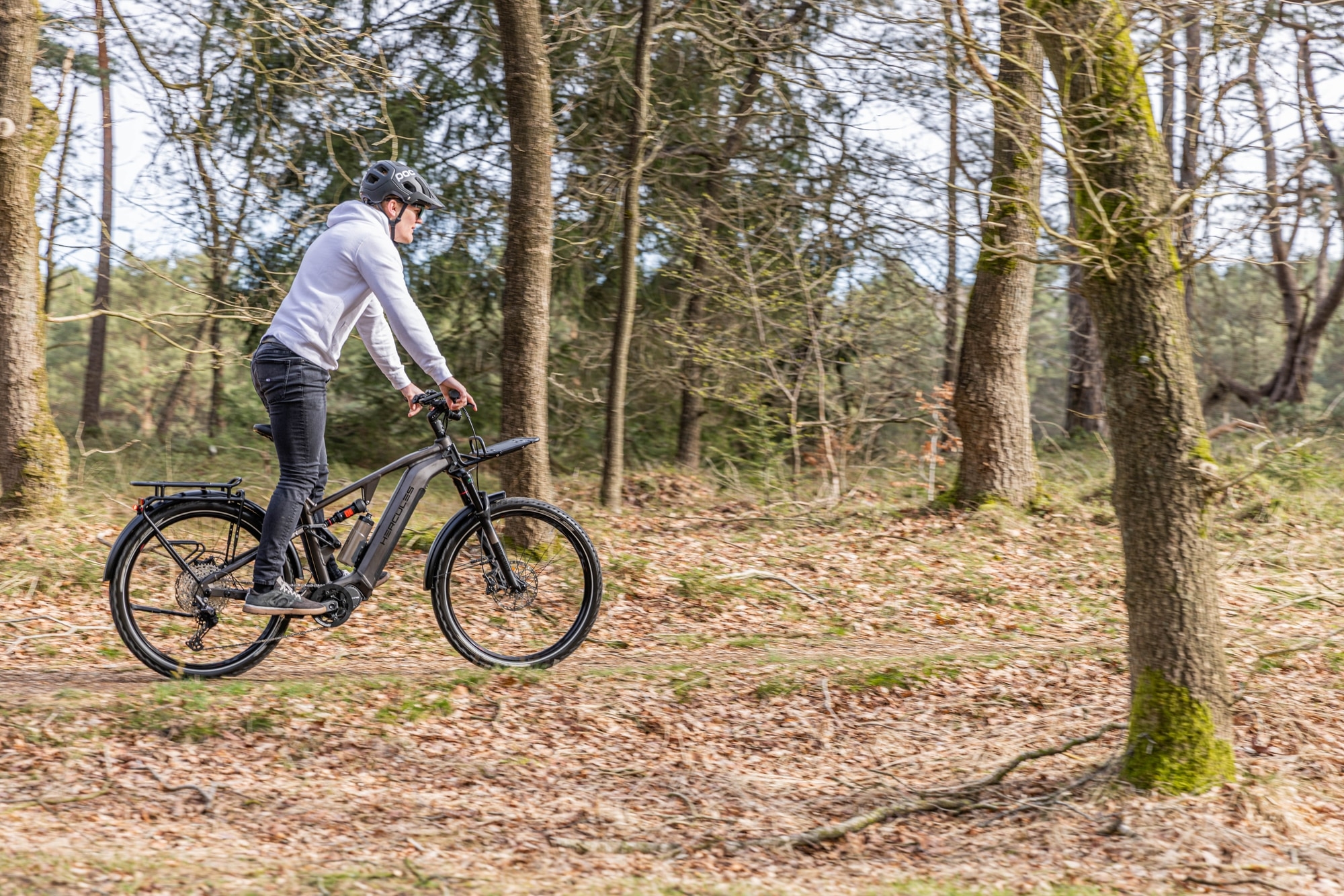 Entdecken Sie das robuste Hercules NOS-FS SUV 2.1 E-Bike, ideal für Outdoor-Abenteuer und anspruchsvolle Geländefah