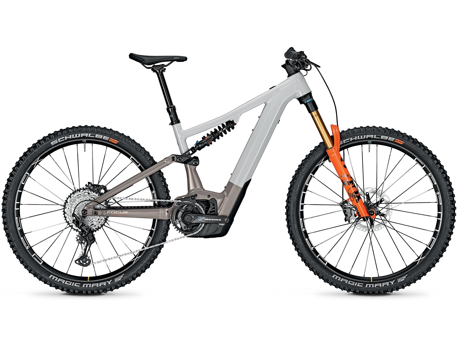 Entdecke das Focus SAM 69 E-Mountainbike 2024 mit 29 Zoll Reifen und 750Wh Akku für ultimative Offroad-Abenteuer.