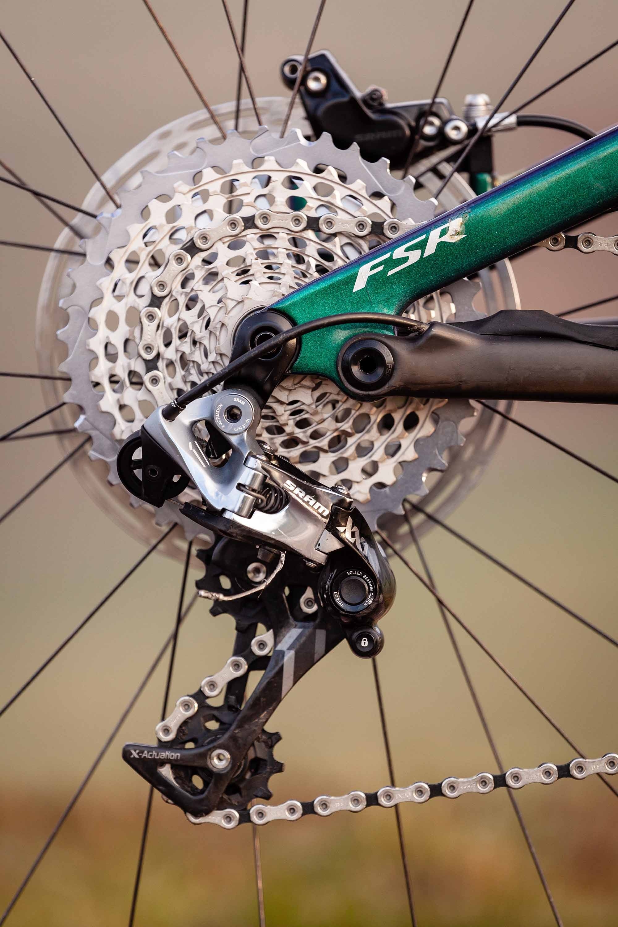 Das Bild zeigt das SRAM XX1 Eagle Schaltsystem, das für moderne Mountainbikes entwickelt wurde.