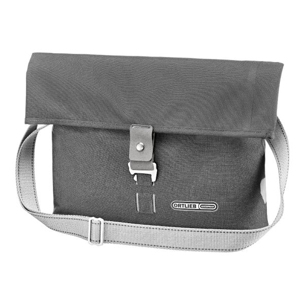 Stilvolle Ortlieb Tasche aus der Twin-City Urban Serie. Perfekt für urbane Pendler mit viel Stauraum und robustem D