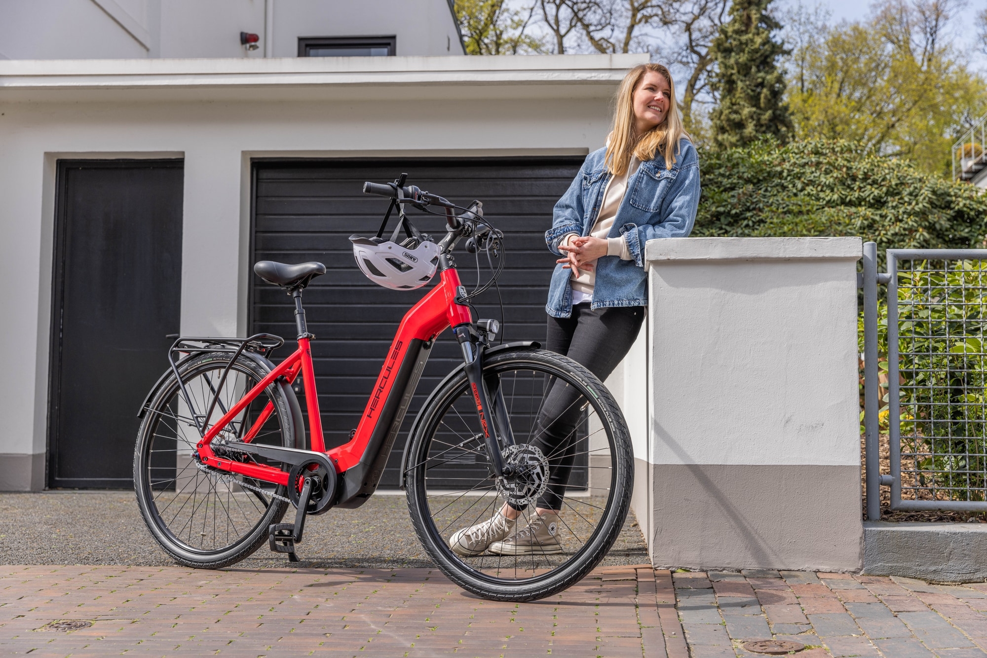 Entdecke das stylische Hercules Intero I-R8 E-Bike. Perfekt für Stadtfahrten und bietet Komfort und Eleganz in mode