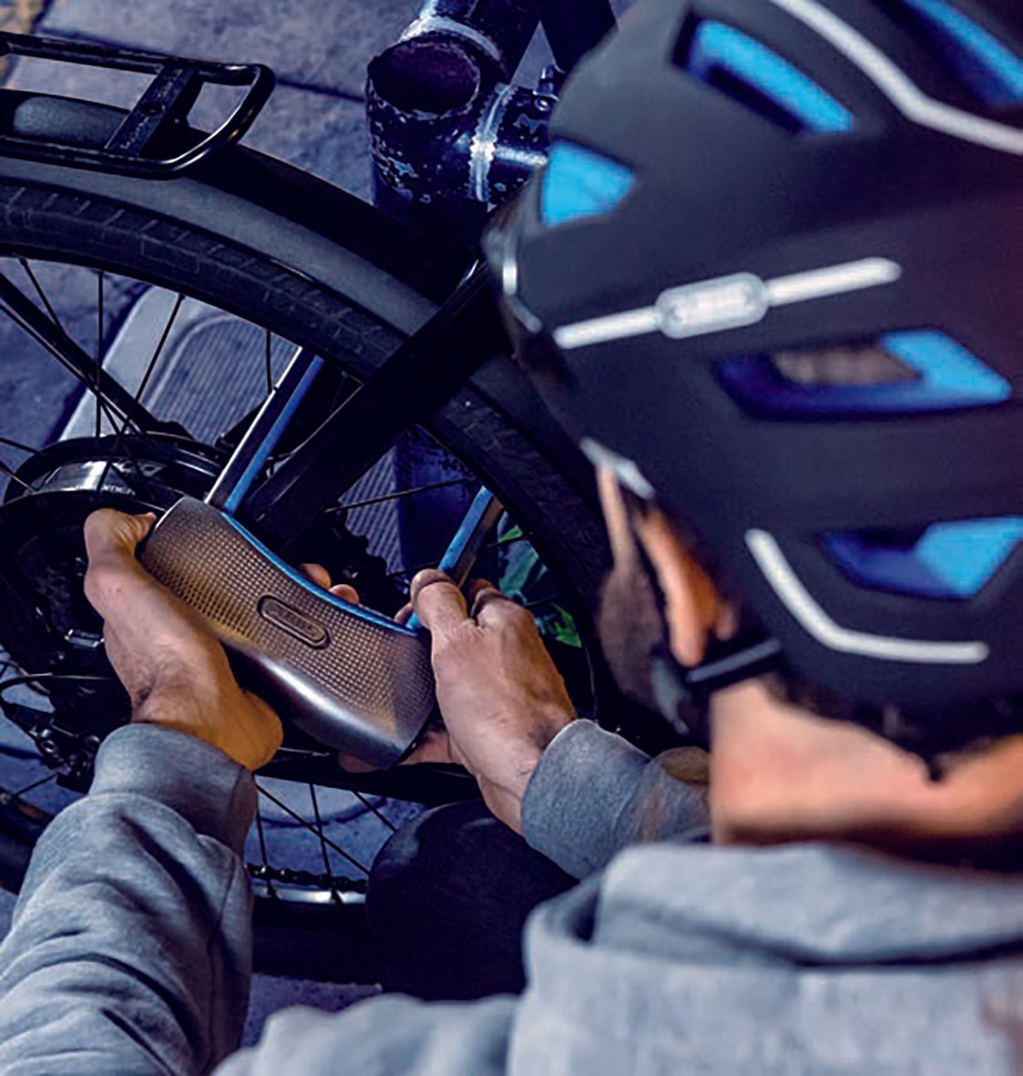 Praktisches ABUS-Schloss sorgt für hohe Sicherheit beim Abstellen Ihres E-Bikes. Perfekt für den täglichen Gebrauch