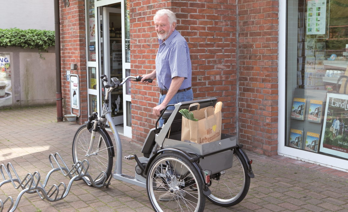 Ein Shoppingdreirad verleiht Sicherheit, wenn das Fahren auf einem herkömmlichen Fahrrad nicht mehr möglich ist, gleichzeitig bietet es viel Stauraum für zum Beispiel Einkäufe.