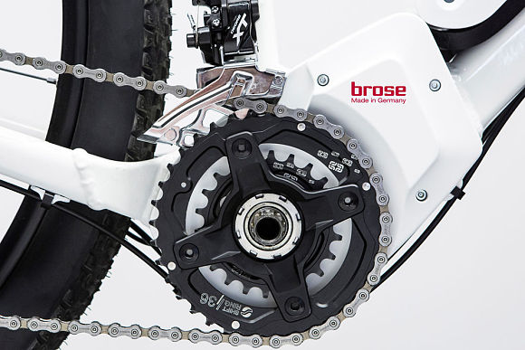 Die Brose e-Bike-Antriebe sind von der Entwicklung bis zur Produktion Made in Germany, ein Alleinstellungsmerkmal des Pedelec-Motors ist die Möglichkeit ein zweites Kettenblatt zu integrieren.