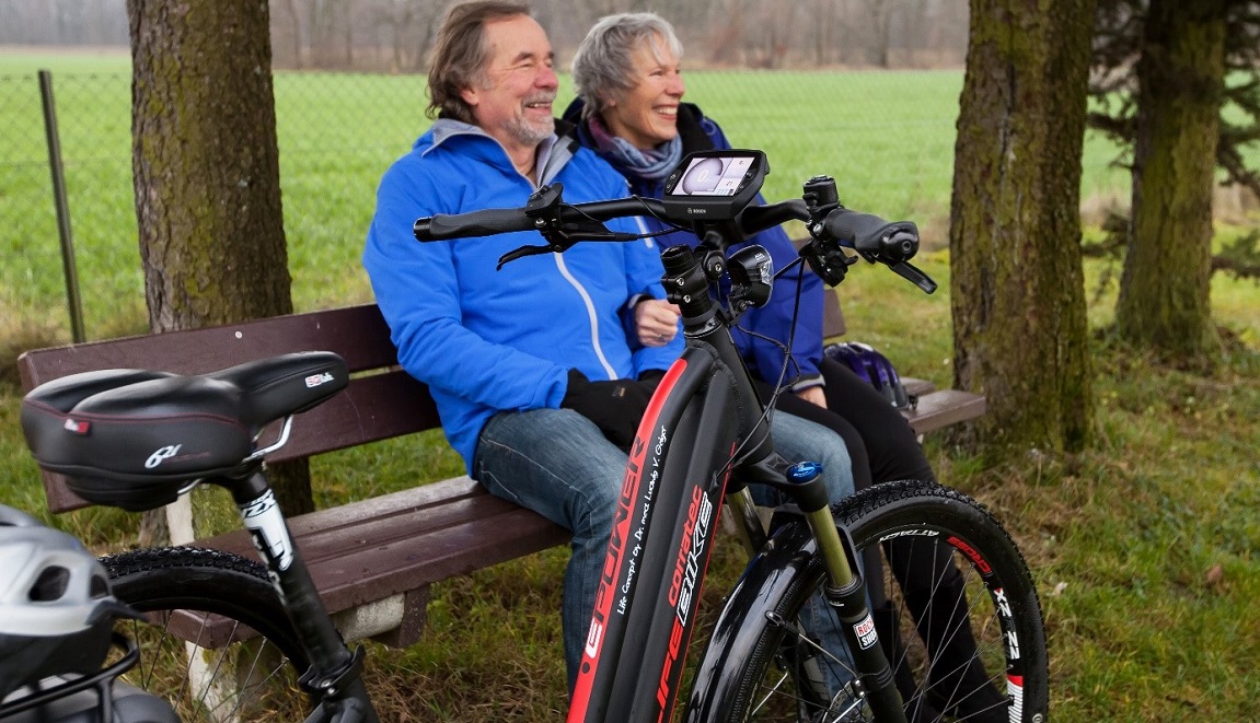 E-Bike fahren fördert die Gesundheit, es ist gut für Kniegelenke und Hüftgelenke und bei Herz-Kreislauf-Schwächen.